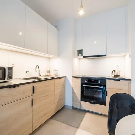 Airport Modern By Bookinghost *