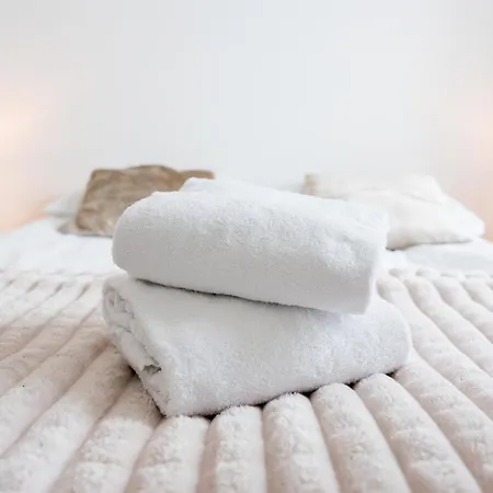 Airport Modern By Bookinghost Познань